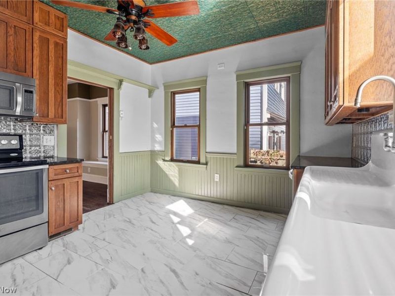 4209 Woodbine Avenue, Cleveland, OH 44113 Photo 12