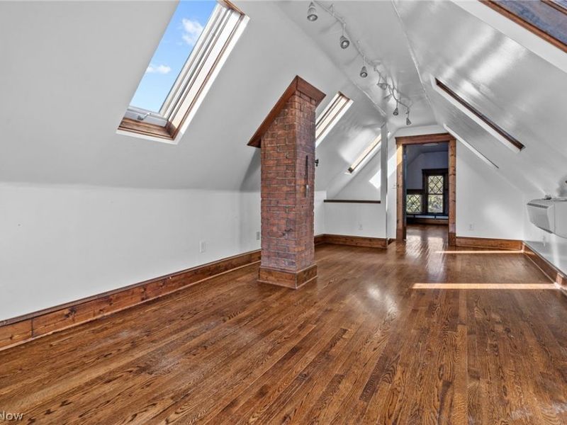 4209 Woodbine Avenue, Cleveland, OH 44113 Photo 21