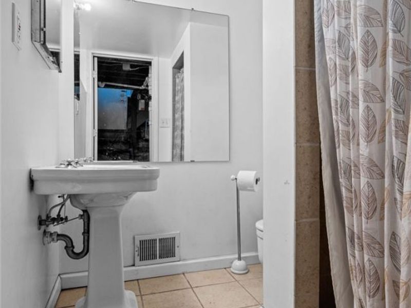 4209 Woodbine Avenue, Cleveland, OH 44113 Photo 24