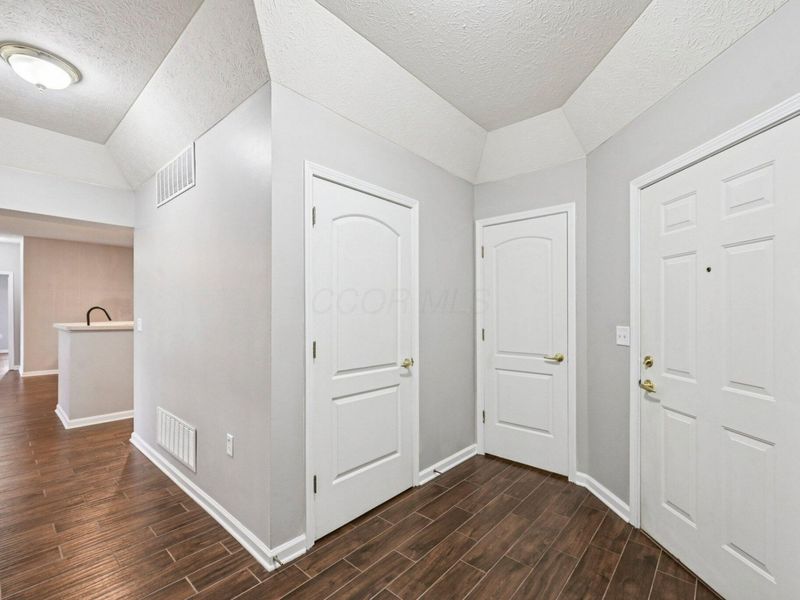 1765 Fortstone Lane, Columbus, OH 43228 Photo 6