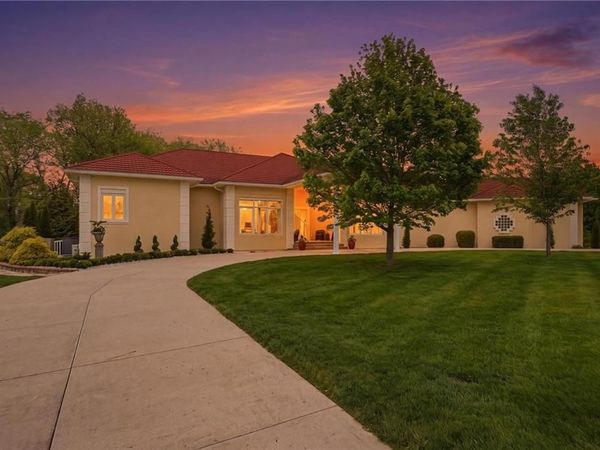 1107 SE Willow Place, Blue Springs, MO 64014