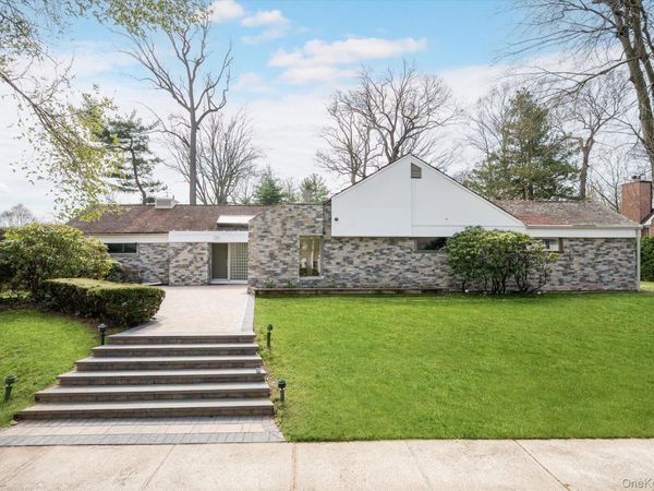 1 Somerset Drive N, Great Neck, NY 11020