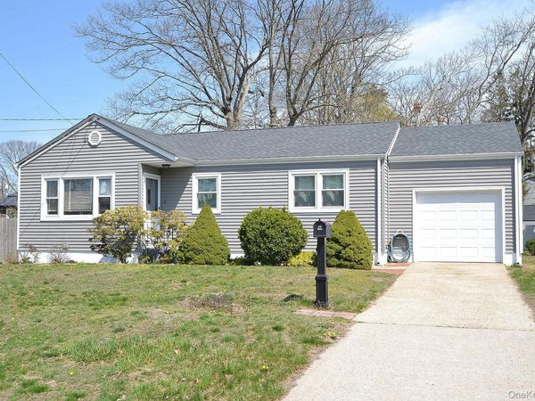 229 Ferndale Boulevard , Islip, NY 11751