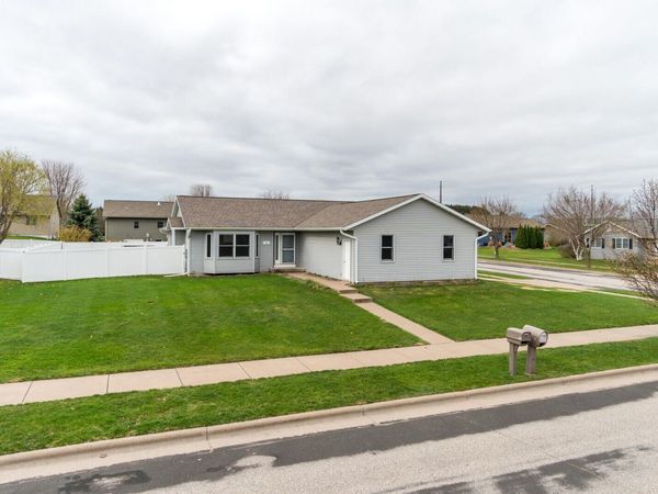 812 Silver Dr, Holmen, WI 54636