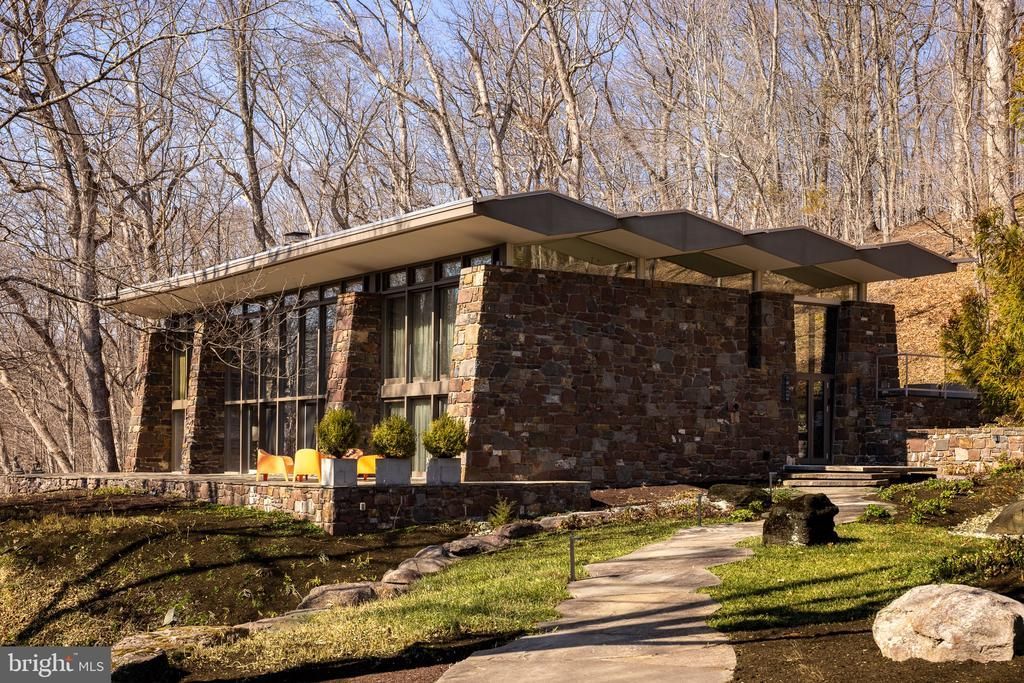 372 BROWNSBURG ROAD, NEWTOWN, PA 18940