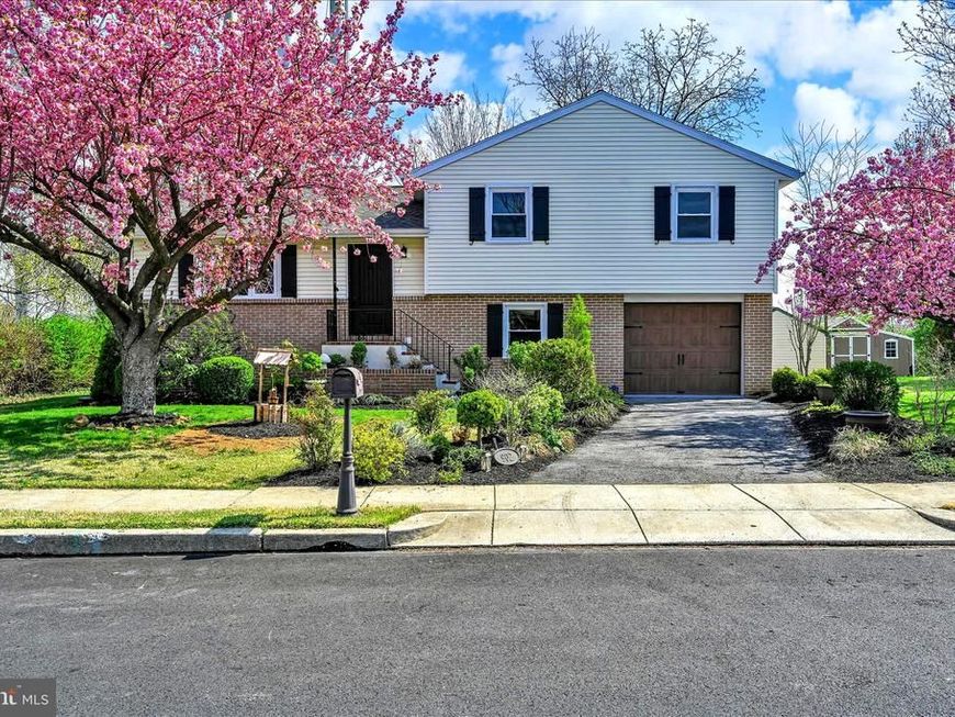 902 Suellen Drive, Reading, PA 19605 Main Photo