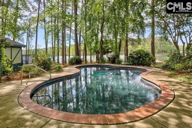 124 Runneymede Drive  Photo 15