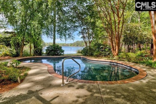 124 Runneymede Drive  Photo 16