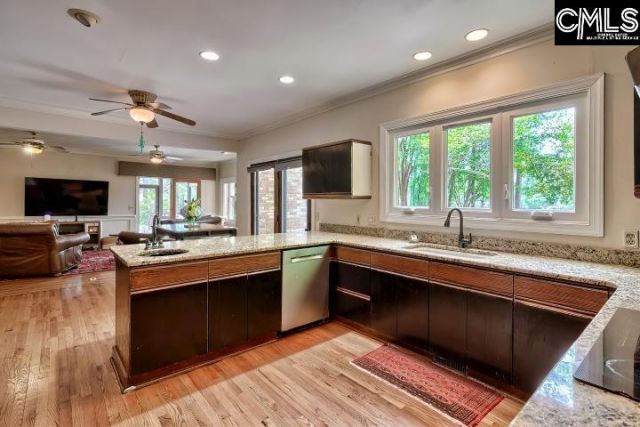 124 Runneymede Drive  Photo 36