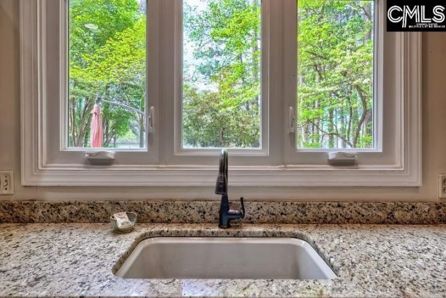 124 Runneymede Drive  Photo 37