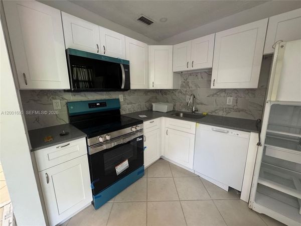 700 Layne Blvd, Unit 115, Hallandale Beach, FL 33009