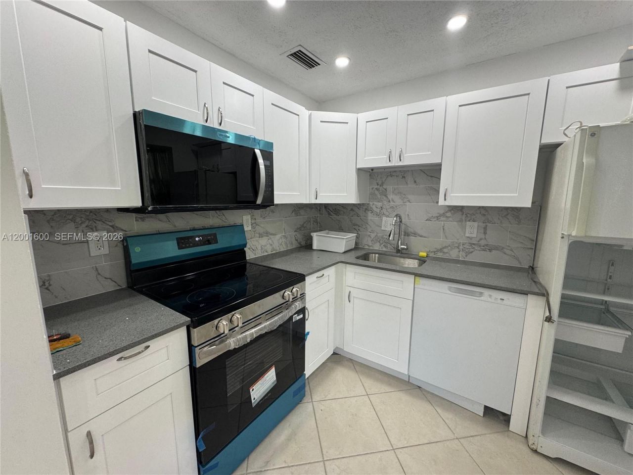 700 Layne Blvd, Unit 115, Hallandale Beach, FL 33009 Photo