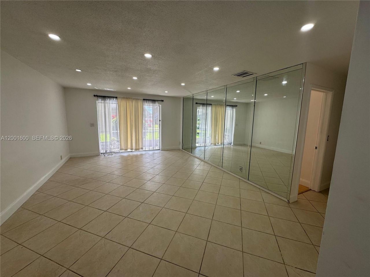 700 Layne Blvd, Unit 115, Hallandale Beach, FL 33009 Photo