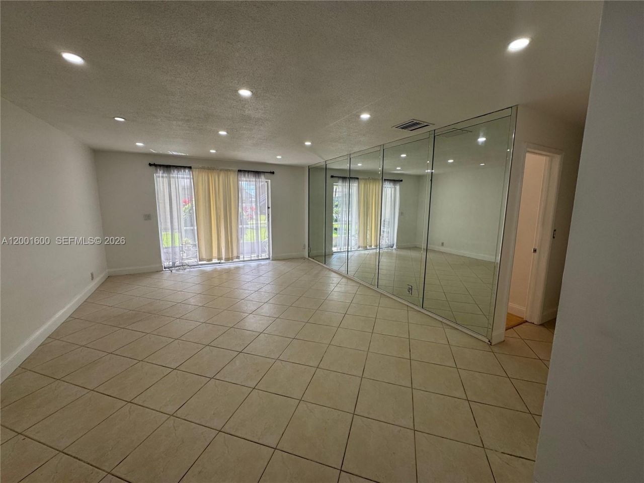 700 Layne Blvd, Unit 115, Hallandale Beach, FL 33009 Photo