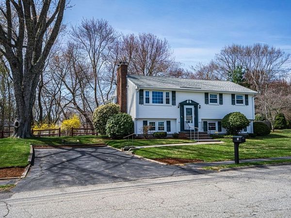 18 Stonewall Drive, Woburn, MA 01801
