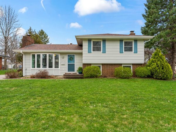 1305 S 12th Avenue E, Newton, IA 50208