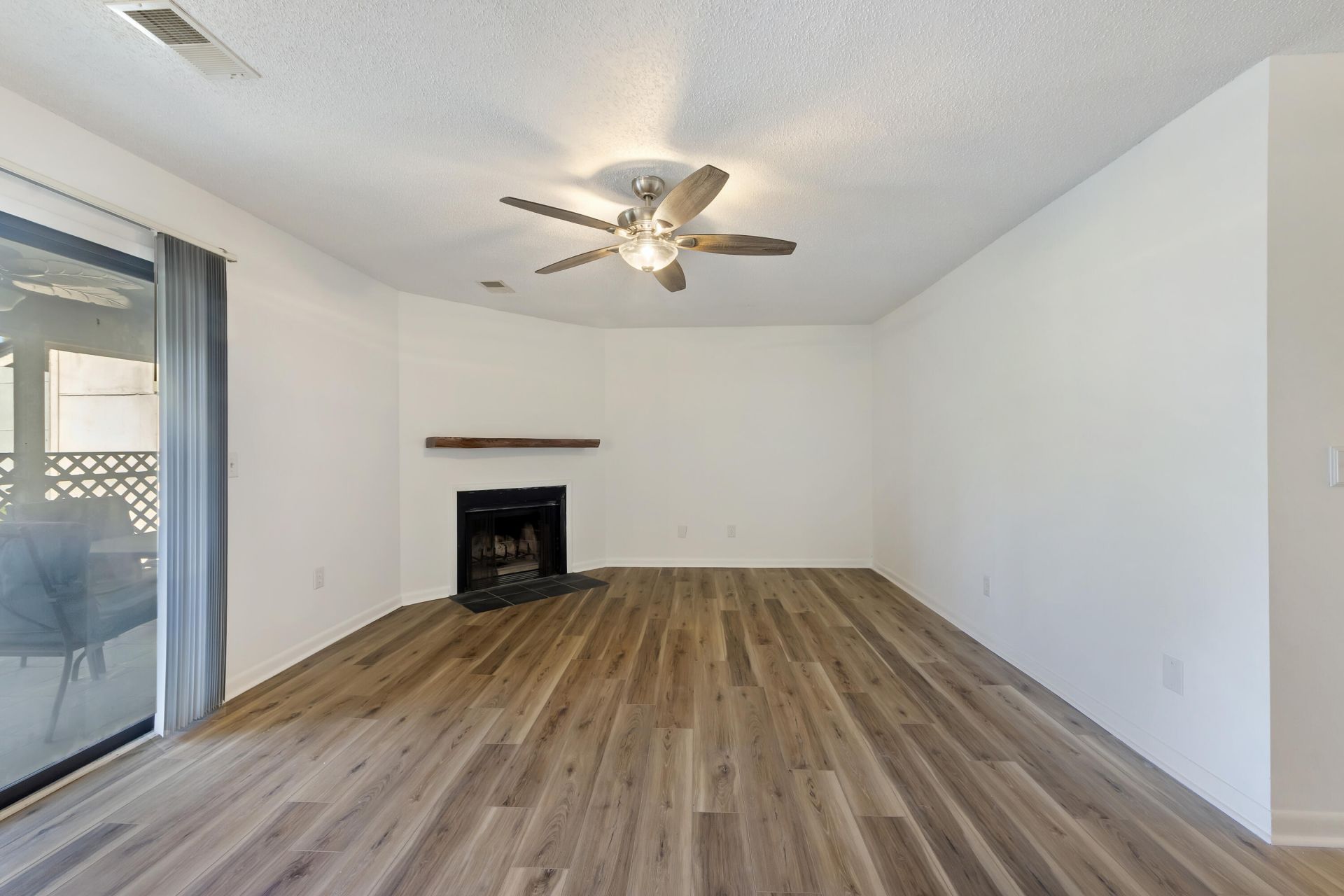 607 Waterwood Drive Photo 4