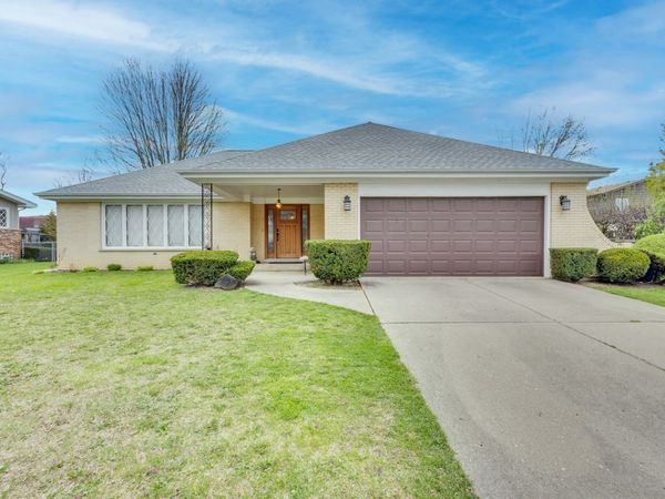 730 Castlewood Lane , Deerfield, IL 60015