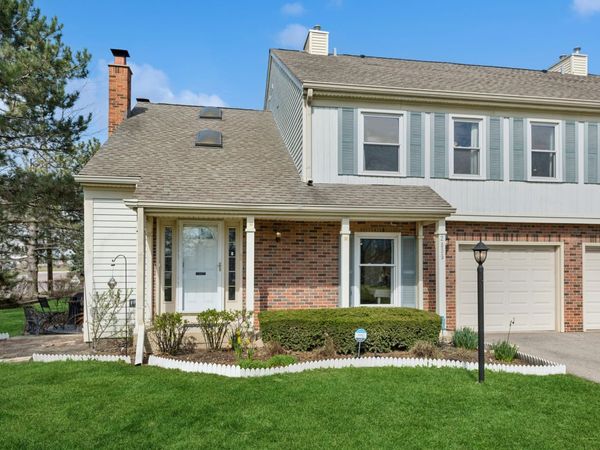 2555 College Hill Circle , Schaumburg, IL 60173