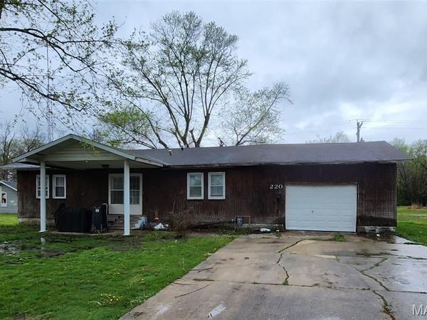 220 S Marion Street, Centralia, IL 62801