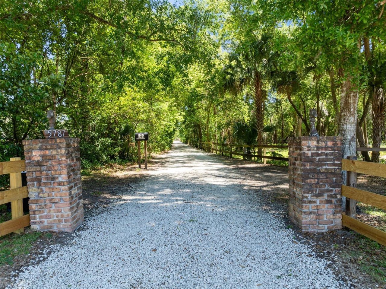 5789 N Apopka Vineland Road, Orlando, FL 32818 Photo
