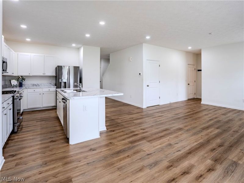 421 River Run Drive, Elyria, OH 44035 Photo 11