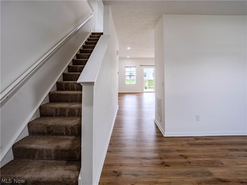 421 River Run Drive, Elyria, OH 44035 Photo 4