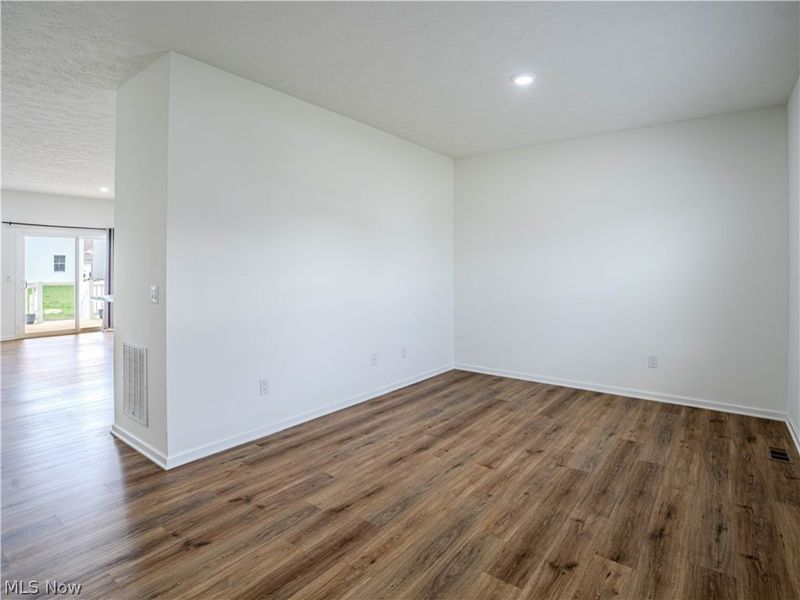 421 River Run Drive, Elyria, OH 44035 Photo 5