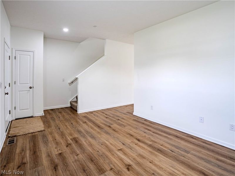 421 River Run Drive, Elyria, OH 44035 Photo 6