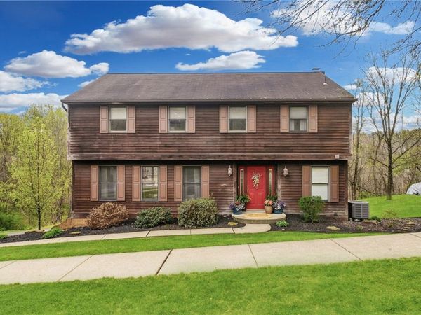 623 W Parliament Dr , Coraopolis, PA 15108