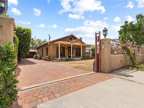 11232 Oxnard Street, North Hollywood, CA 91606