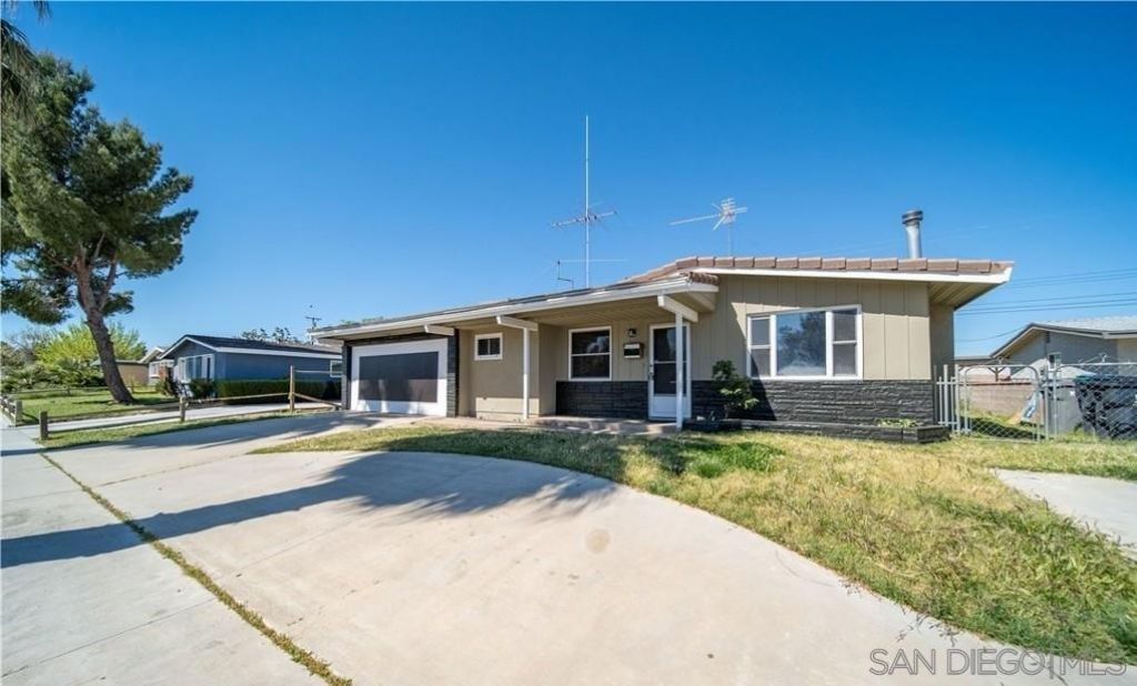 44641 5th St E, Lancaster, CA 93535 Main Photo