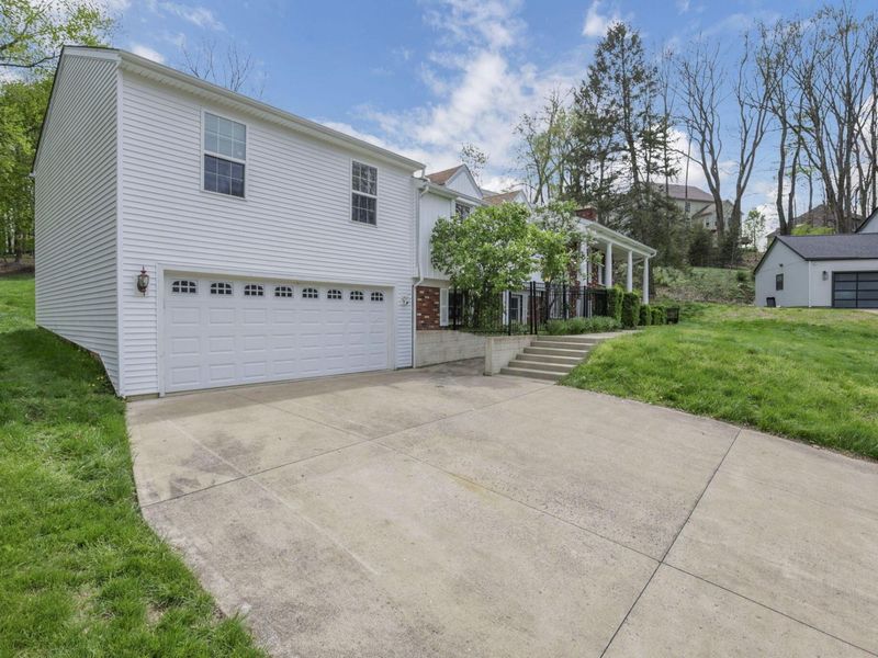 1687 Emerald Court, Newark, OH 43055 Photo 3