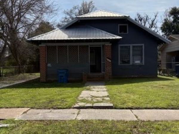 222 Oakhurst Avenue, Clarksdale, MS 38614