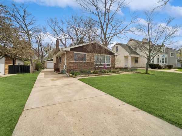 621 Echo Lane , Glenview, IL 60025