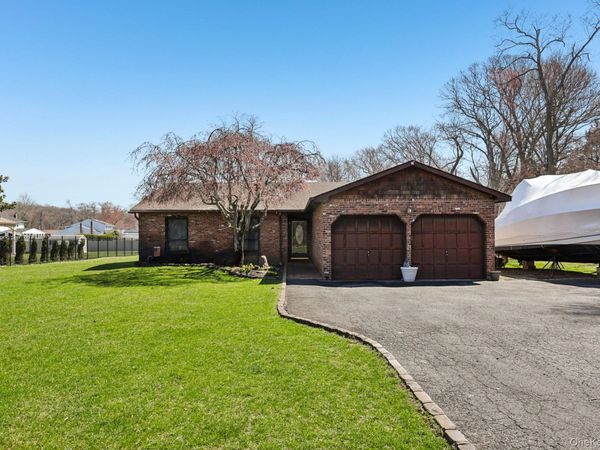 225 Bayview Avenue , East Islip, NY 11730