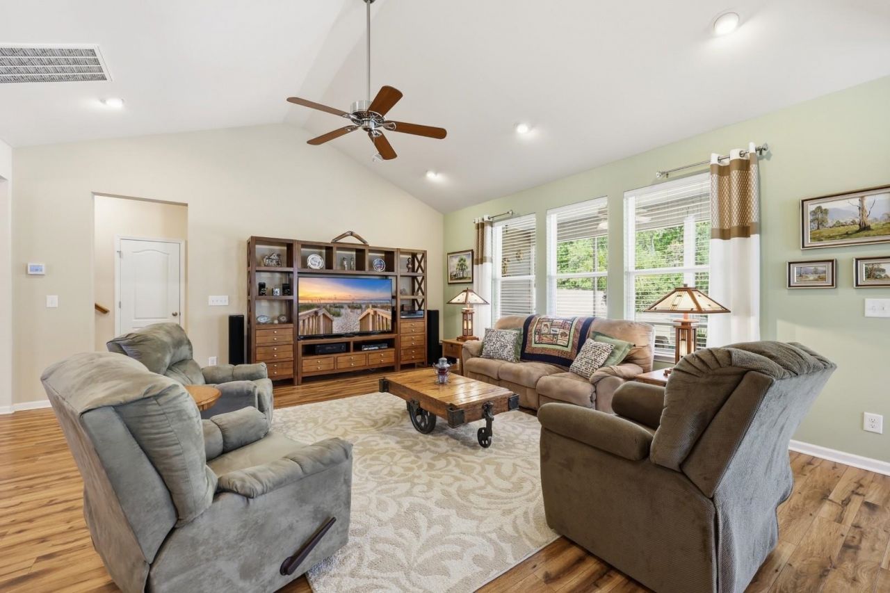 733 Lafayette Park Dr. Photo 11