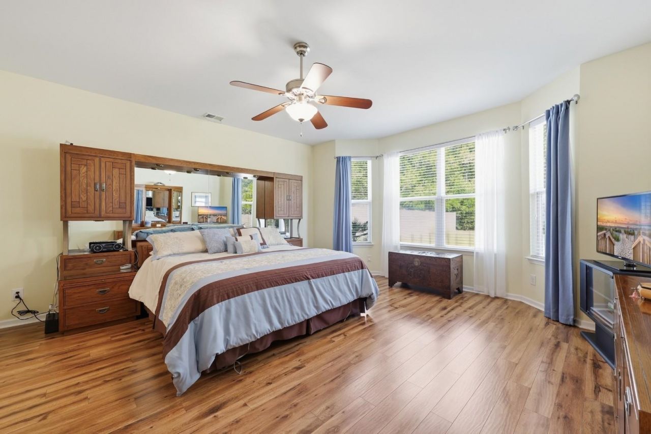 733 Lafayette Park Dr. Photo 22