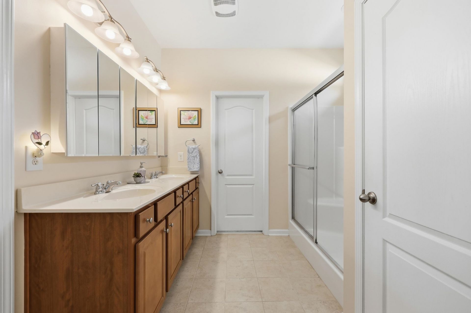 733 Lafayette Park Dr. Photo 27