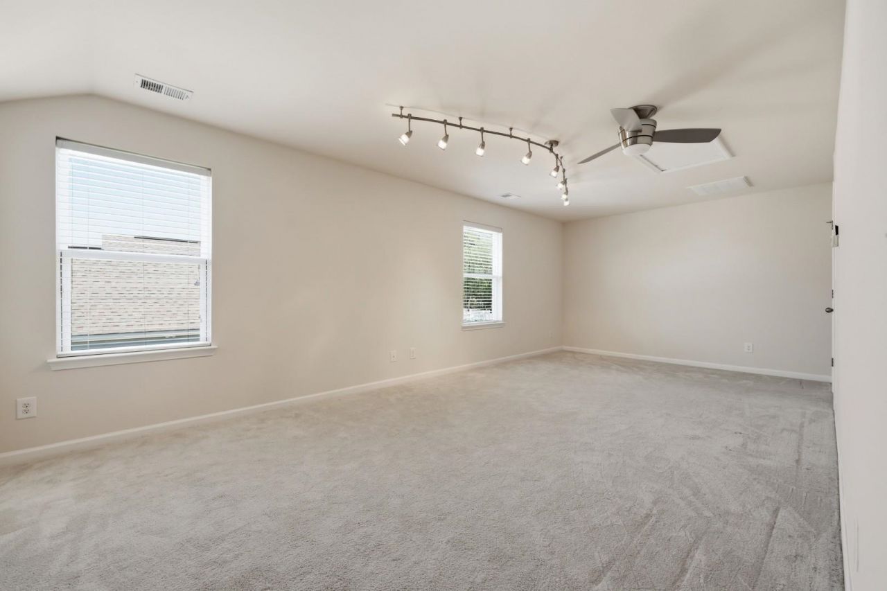 733 Lafayette Park Dr. Photo 36