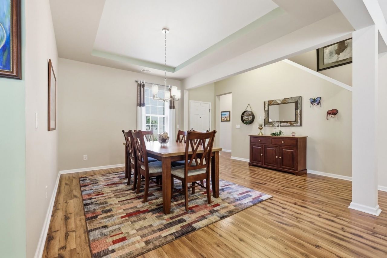 733 Lafayette Park Dr. Photo 8