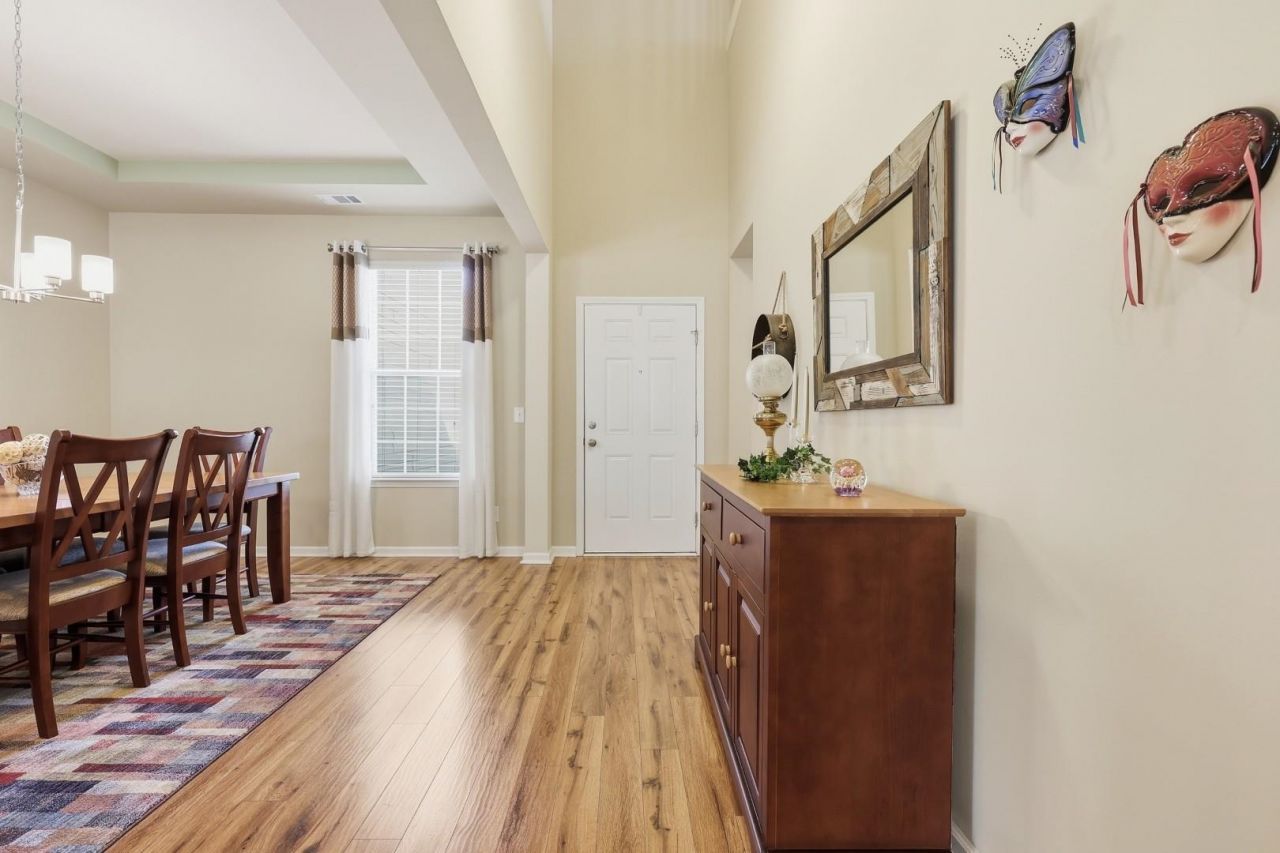 733 Lafayette Park Dr. Photo 8
