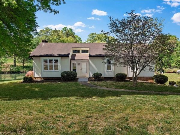 4062 Yarbrough Avenue , Winston-Salem, NC 27106