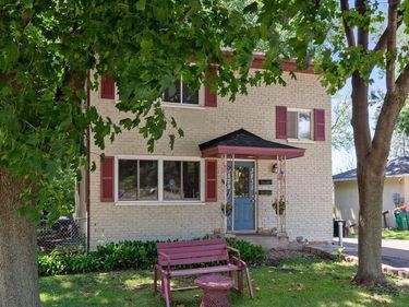 3829 Lake Drive Avenue N, Robbinsdale, MN 55422