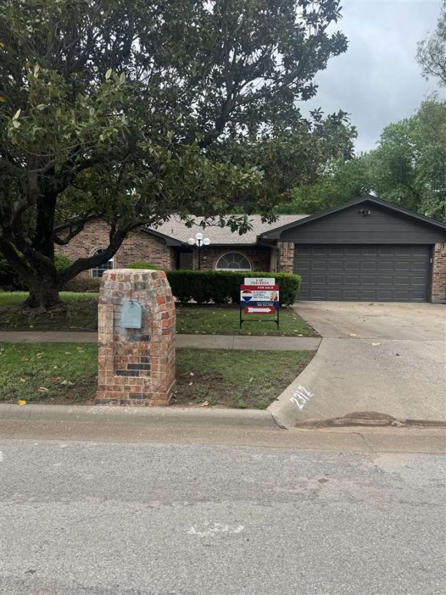 2312 NE Village Dr, Lawton, OK 73505 Main Photo