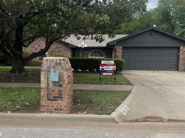 2312 NE Village Dr, Lawton, OK 73505