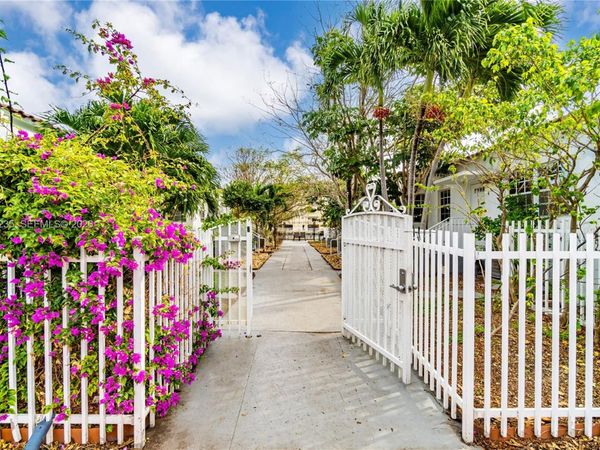 8401 Crespi Blvd , Unit 3, Miami Beach, FL 33141