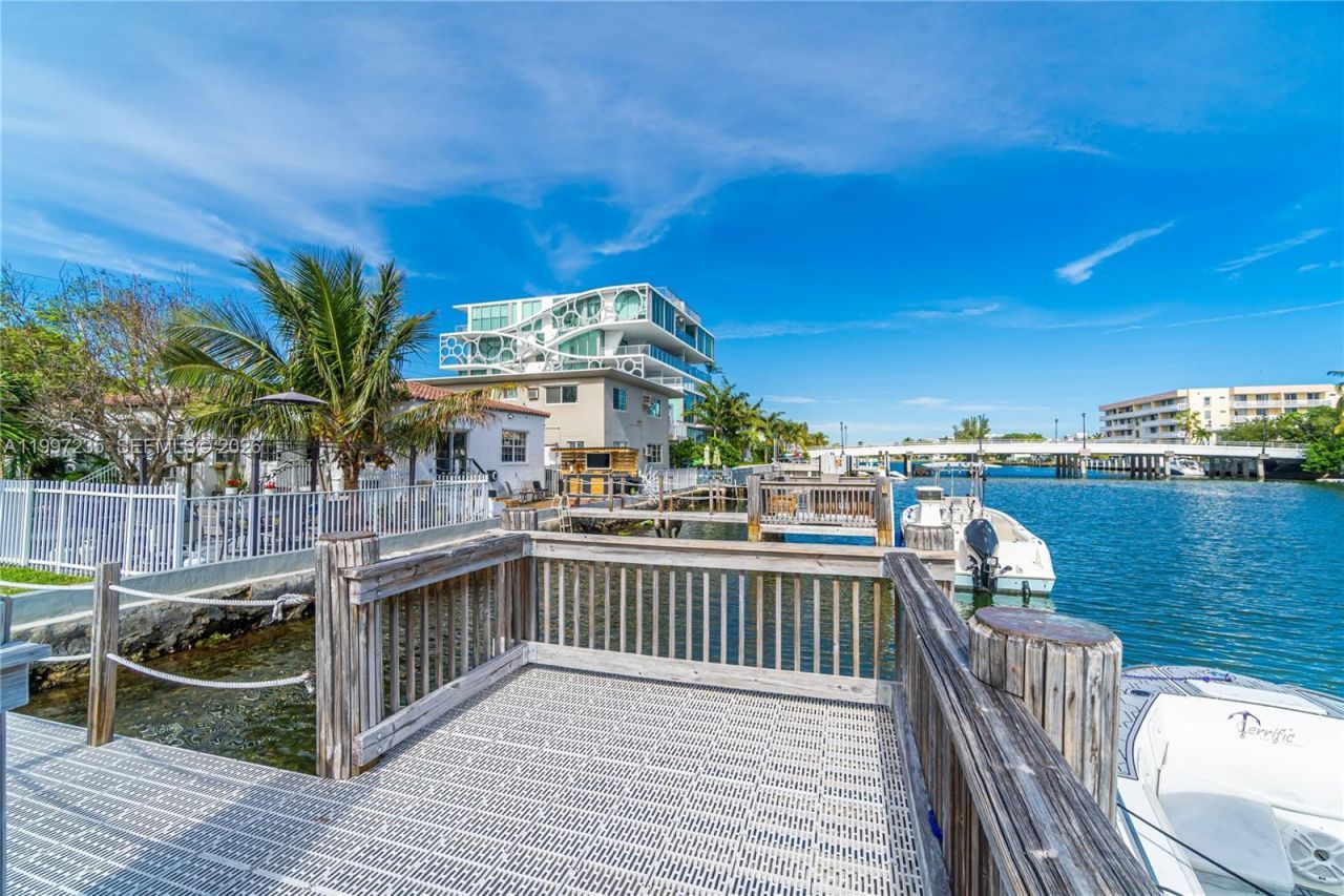 8401 Crespi Blvd, Unit 3, Miami Beach, FL 33141 Photo