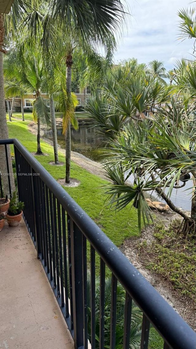 8871 Wiles Rd, Unit 208, Coral Springs, FL 33067 Photo