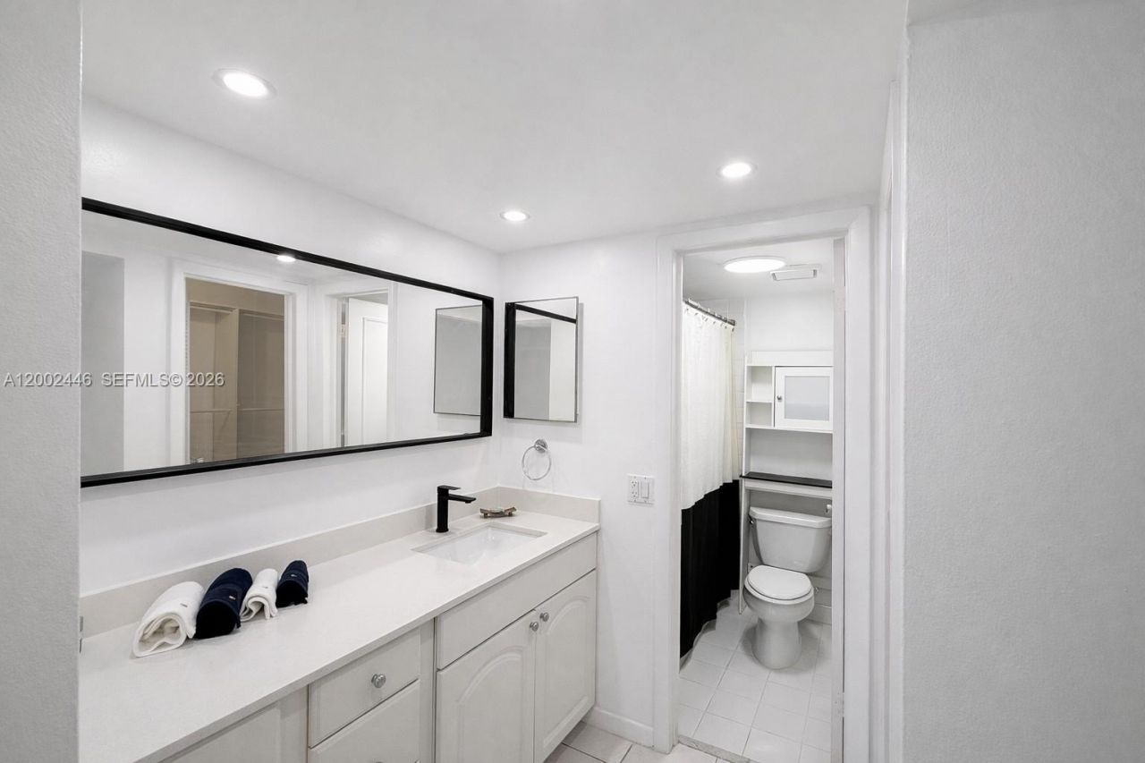 77 Crandon Blvd , Unit 3C, Key Biscayne, FL 33149 Photo